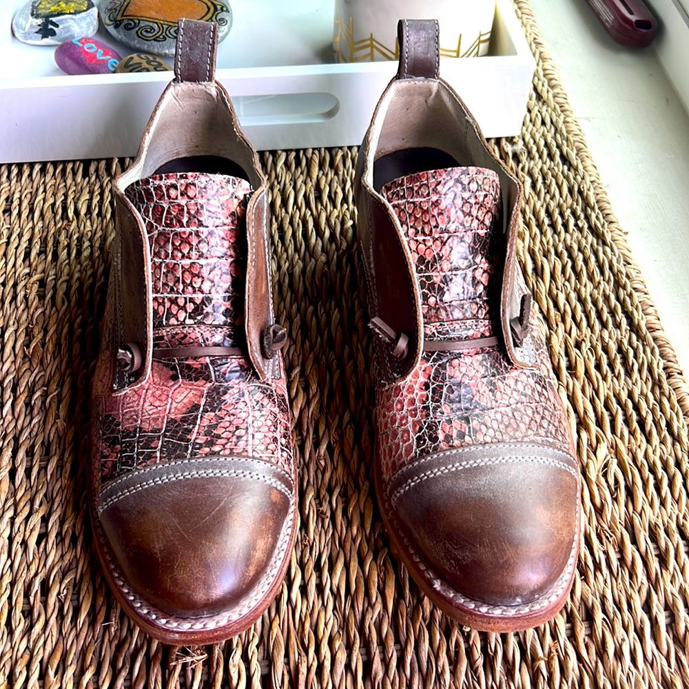 Freebird MABEL pink Croc- size 10
